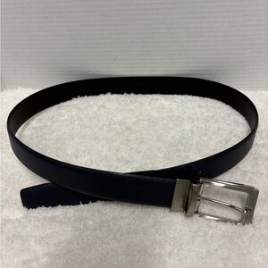 Barneys New York Men's Reversible Navy/Black Italian Leather Belt Size 36. NWOT